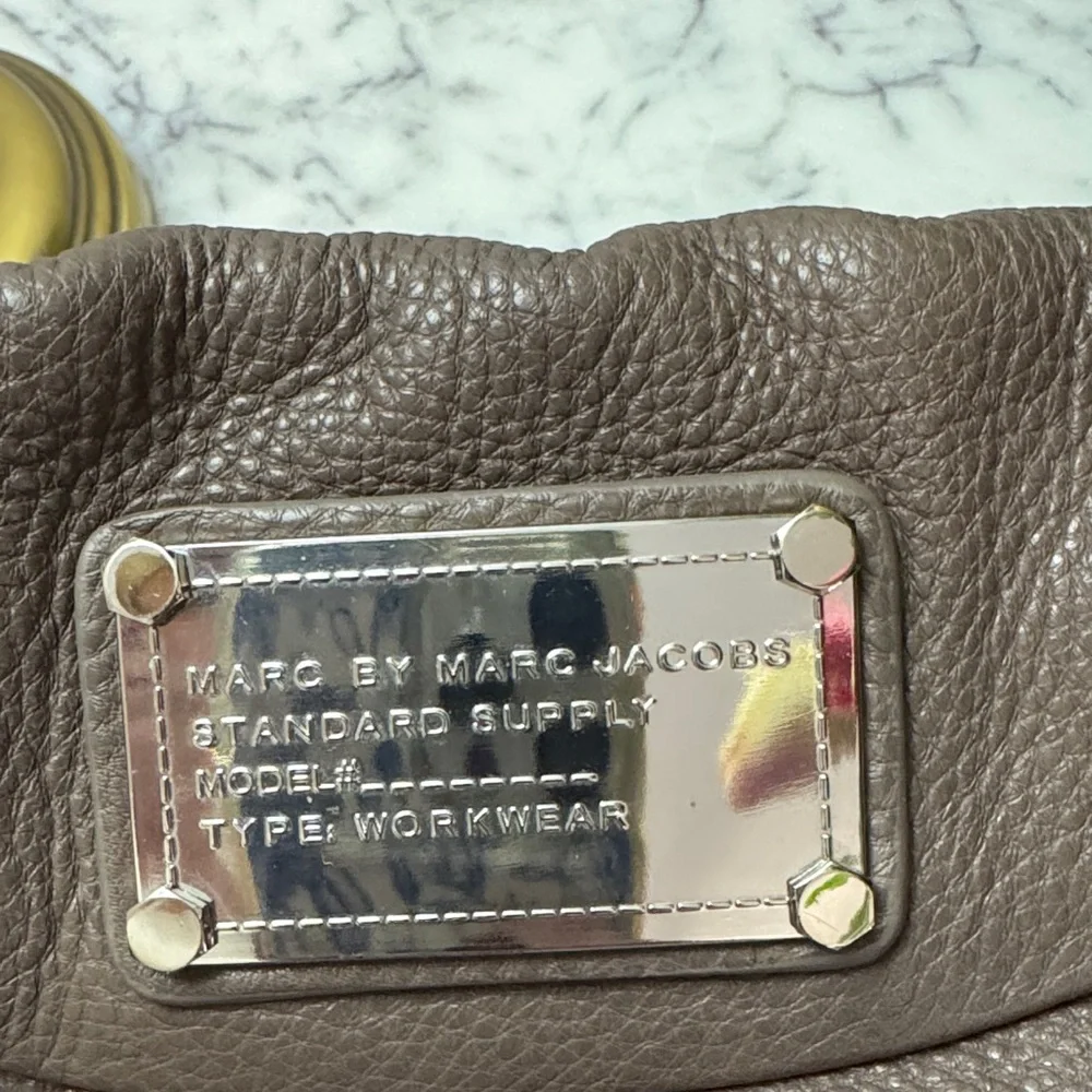 Marc by Marc Jacobs Classic Q Karlie Taupe Leather Crossbody or Clutch NWOT - Picture 2 of 9